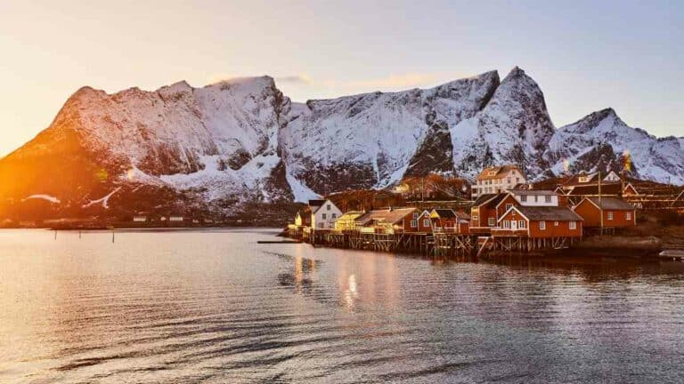 9 Best Places To Stay In Lofoten Islands From A Native (2024)